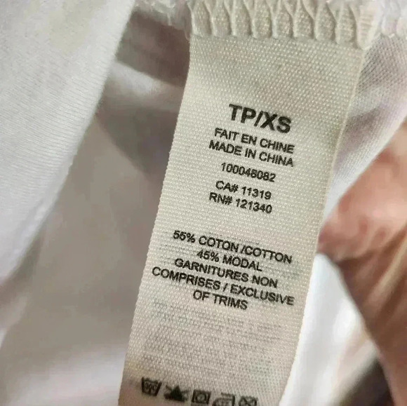 Garage Women's White Friends Cropped Tee Size XS - Picture 3 of 7